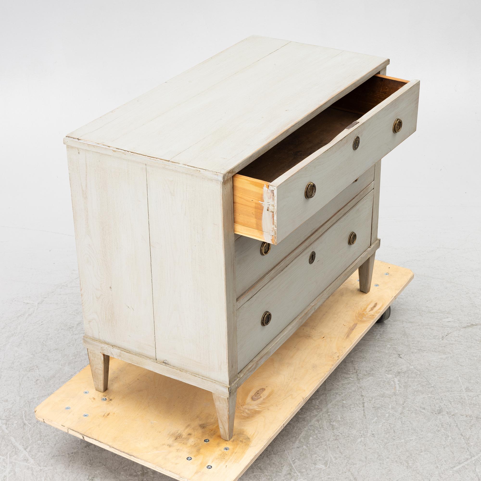 Chest of drawers, 19th century.