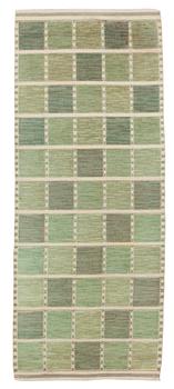 517. CARPET. "Gyllenrutan grön". Knotted pile in relief. 328 x 132,5 cm. Signed AB MMF BN.