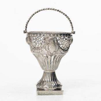 An English silver sugar bowl, silver, London 1772.