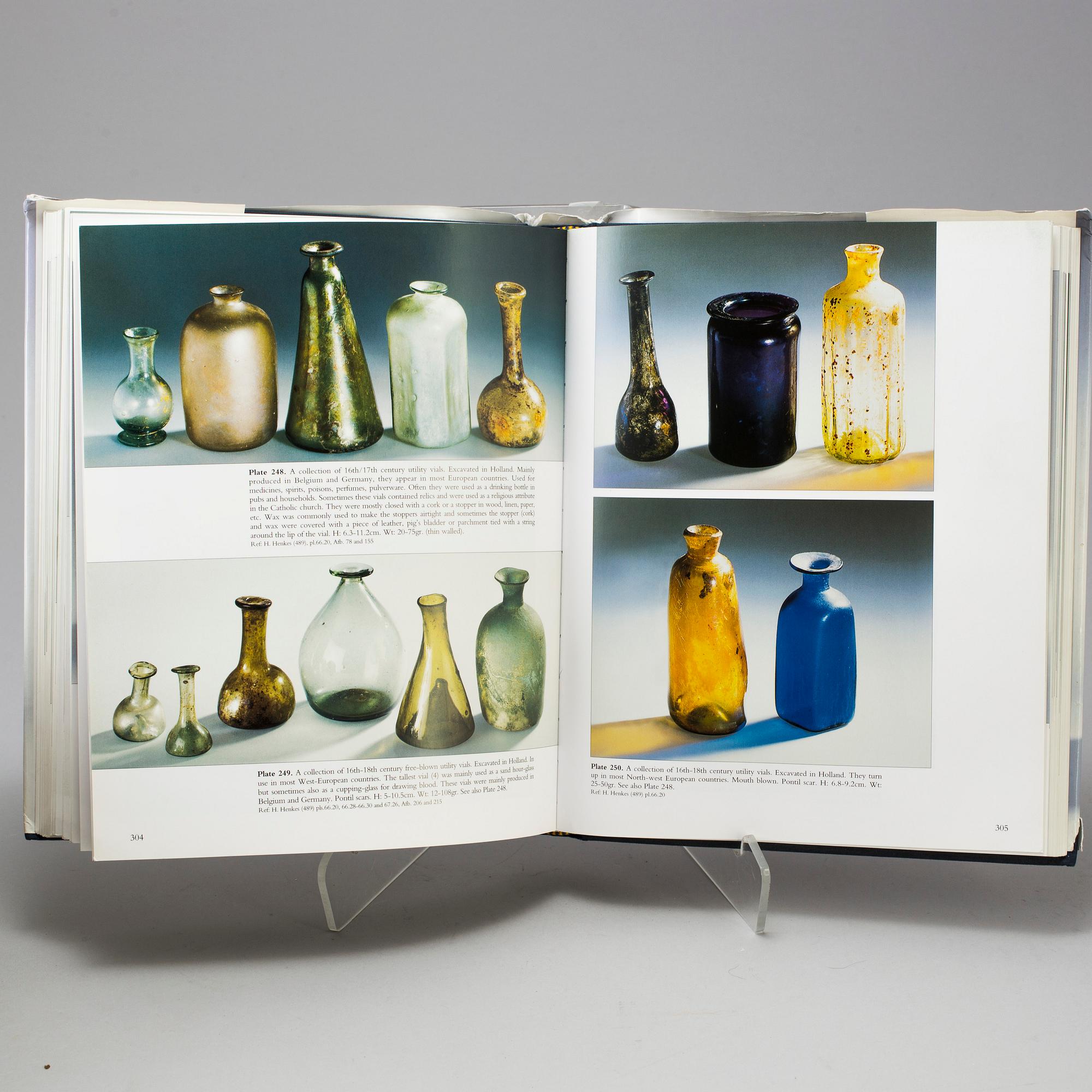 a lot of books about swedish and norwegian glass, including "Svenskt glas", Jan Brunius, Elisa Steeberg, 1995.