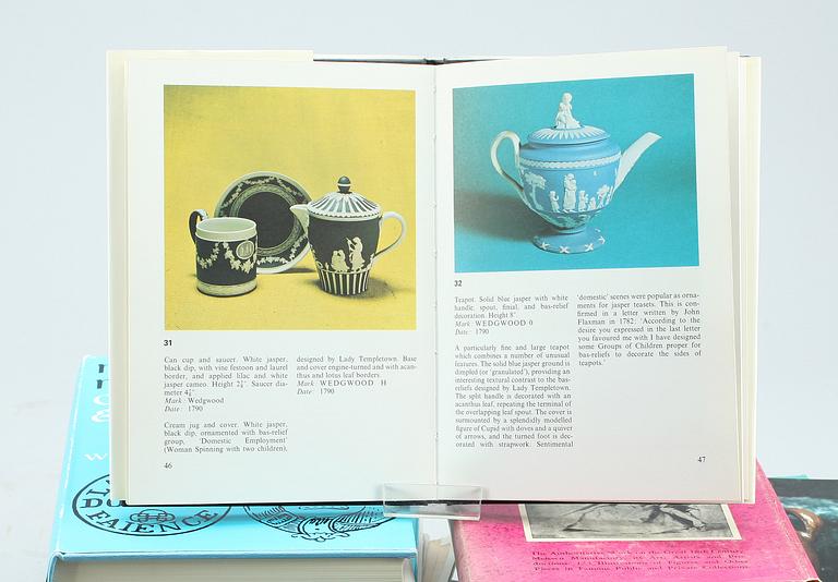 BOKPARTI OM KERAMIK, 14 vol, bla "Marks and monograms on pottery & porcelain" I-II, av William Chaffers, London 1965.