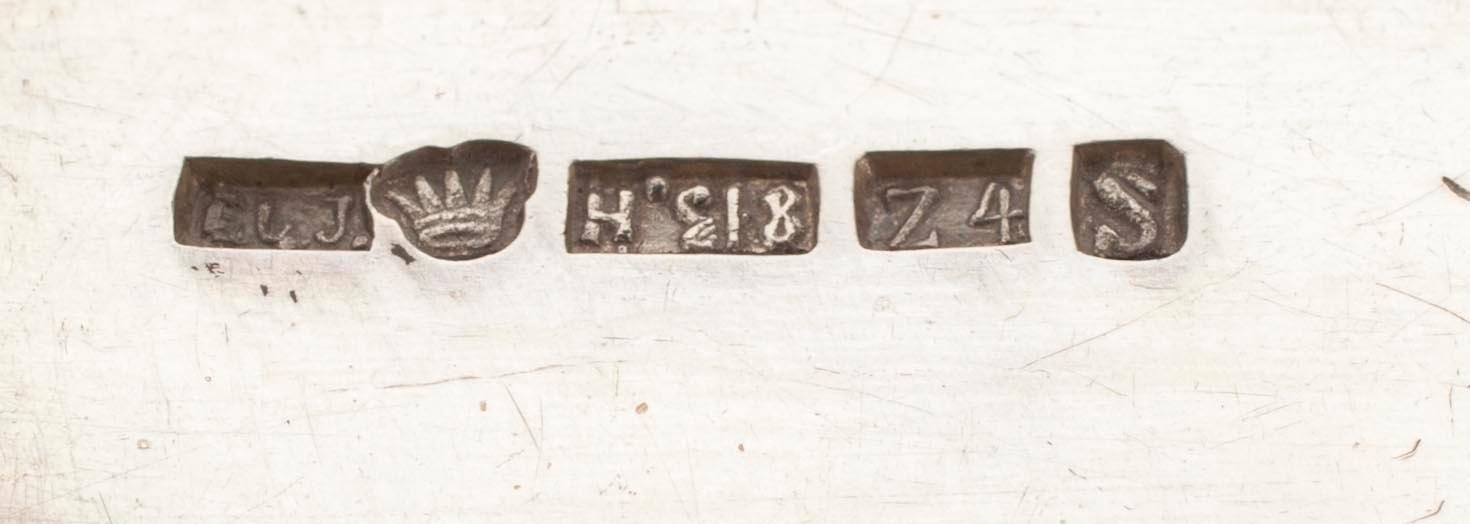 HEDELMÄVEITSIÄ, 6 kpl, hopeaa, Suomi, paino noin 166 g, ja VOIVEITSIÄ, 6 kpl, kahvat hopeaa, Birmingham, Englanti 1908.