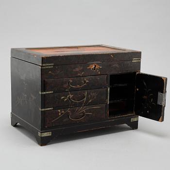 A small japanese cabinet from the first half of the 20th century.