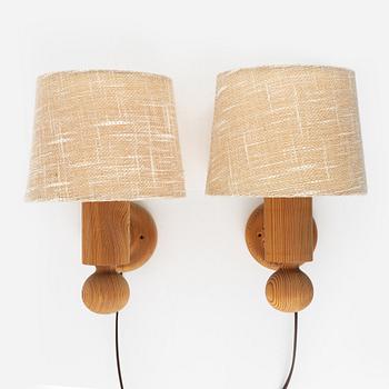 Uno & Östen Kristansson, a pair of pine wall lamps, Luxus, 1970s.