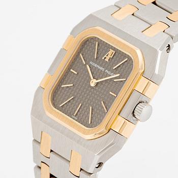 Audemars Piguet, Royal Oak Square, ca 1985. <b>Case size:</b> 25 x 32 mm
<b>Material:</b> steel/gold
<...