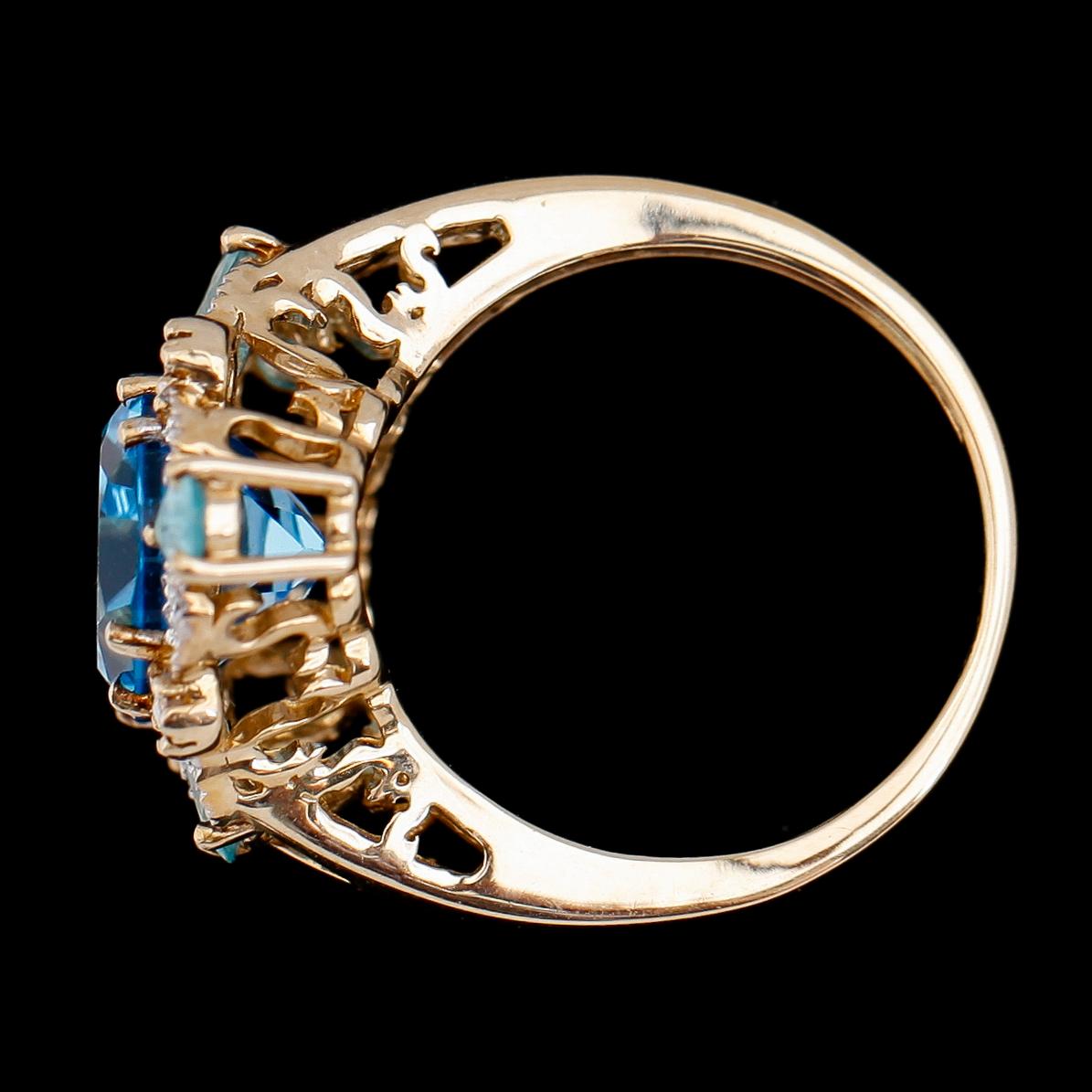RING, 10 k guld, stenar bl a blå topas ca 5.06 ct och diamanter 0.14 ct.