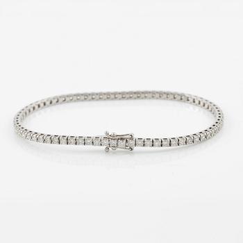 Tennisarmband 18K vitguld med runda briljantslipade diamanter.