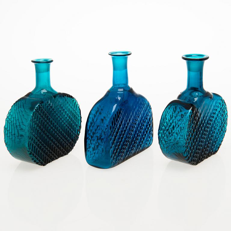 NANNY STILL, "Flindari" karaffer, 3 st, Riihimäen Lasi Oy 1960-tal.