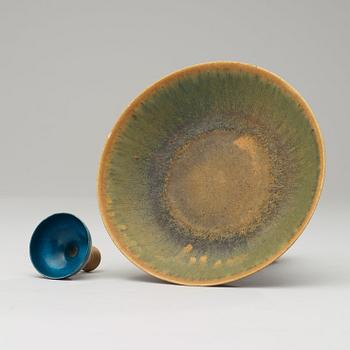 A Wilhelm Kåge 'Farsta' stoneware footed bowl and a 'Farsta Spirea' vase, Gustavsberg Studio 1950's.