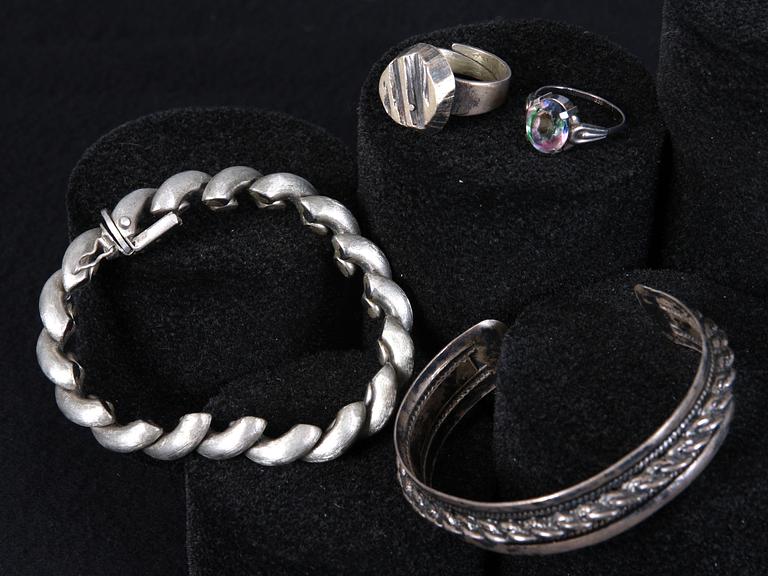 ARMBAND, 2 st samt RINGAR, 2 st, silver.