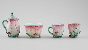 Four peices of chinese porcelain, 18th century.