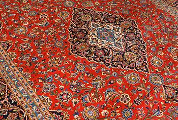 A carpet, Kashan, ca 410 x 287 cm.