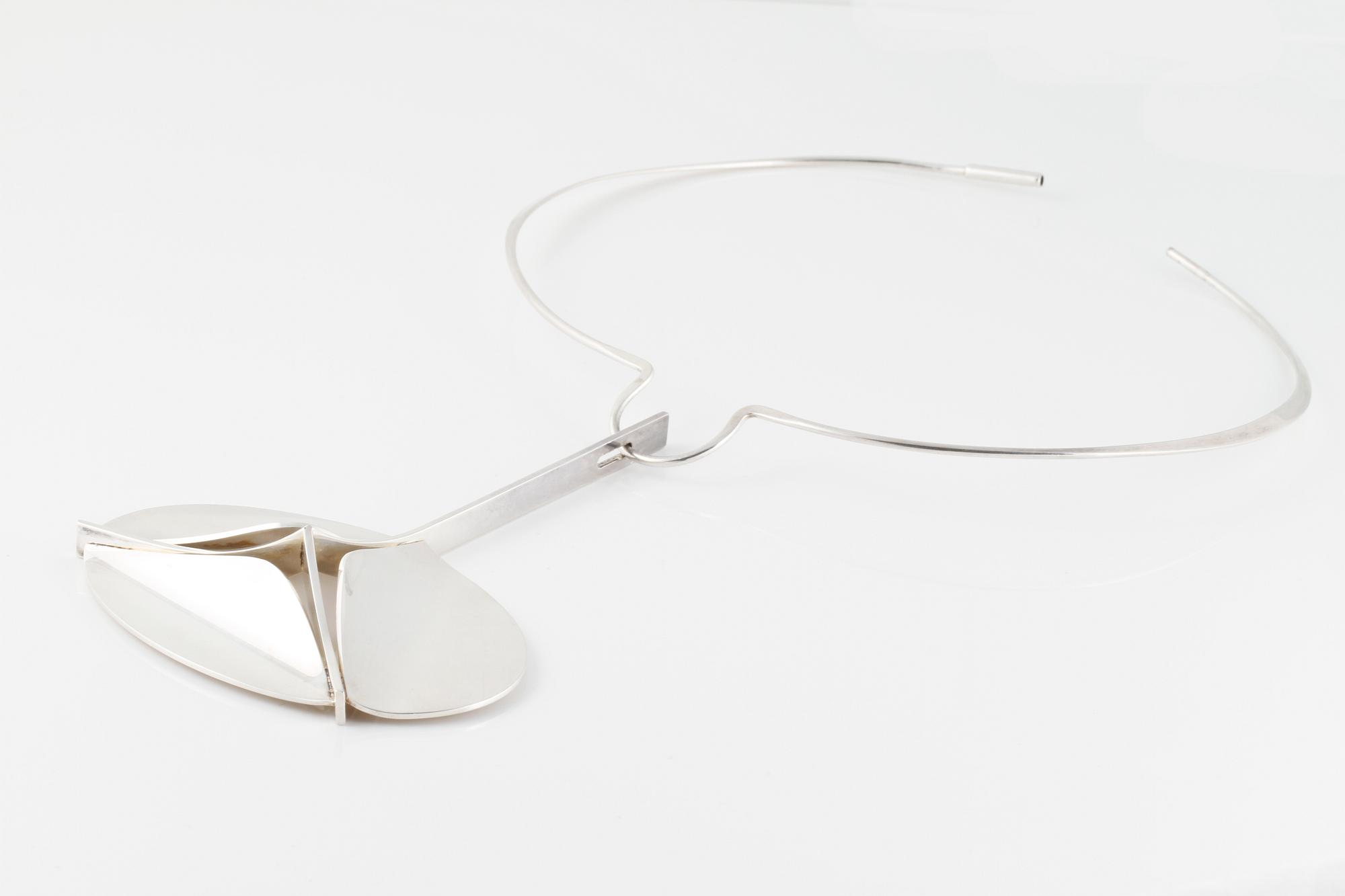 HALSSMYCKE, Elis Kauppi, Kupittaan Kulta, sterling silver, Turku, 1974. Vikt 70,5 gram.