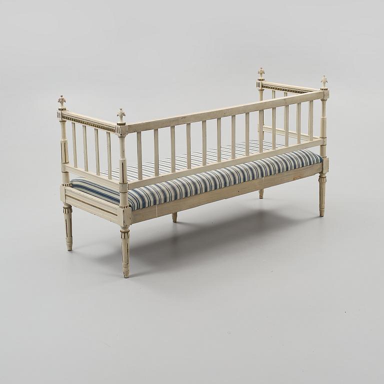 SOFFA, gustaviansk stil, omkring år 1900.