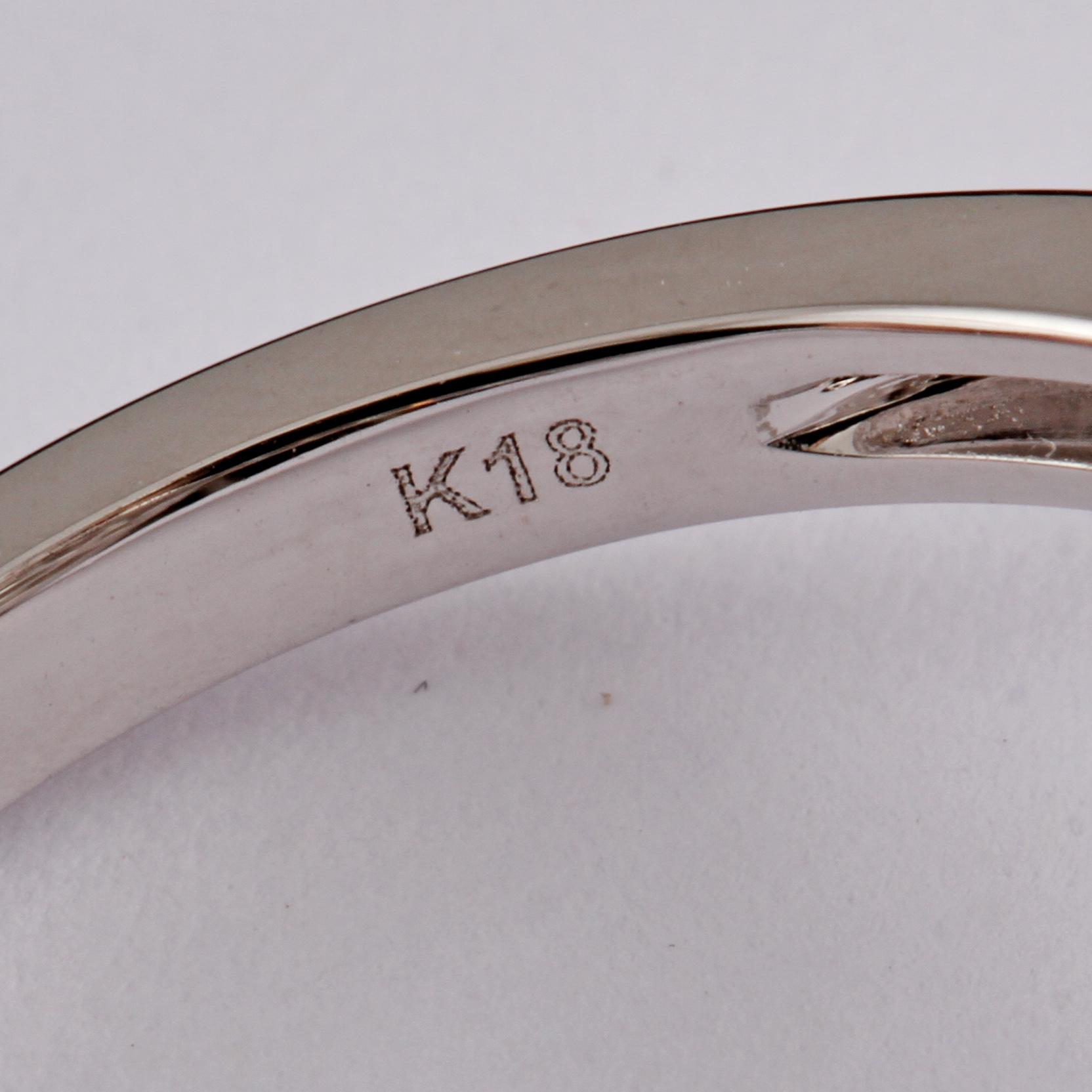 RING, 18k vitguld med 93 briljantslipade diamanter, totalt 1.36 ct. Vikt 5 g.