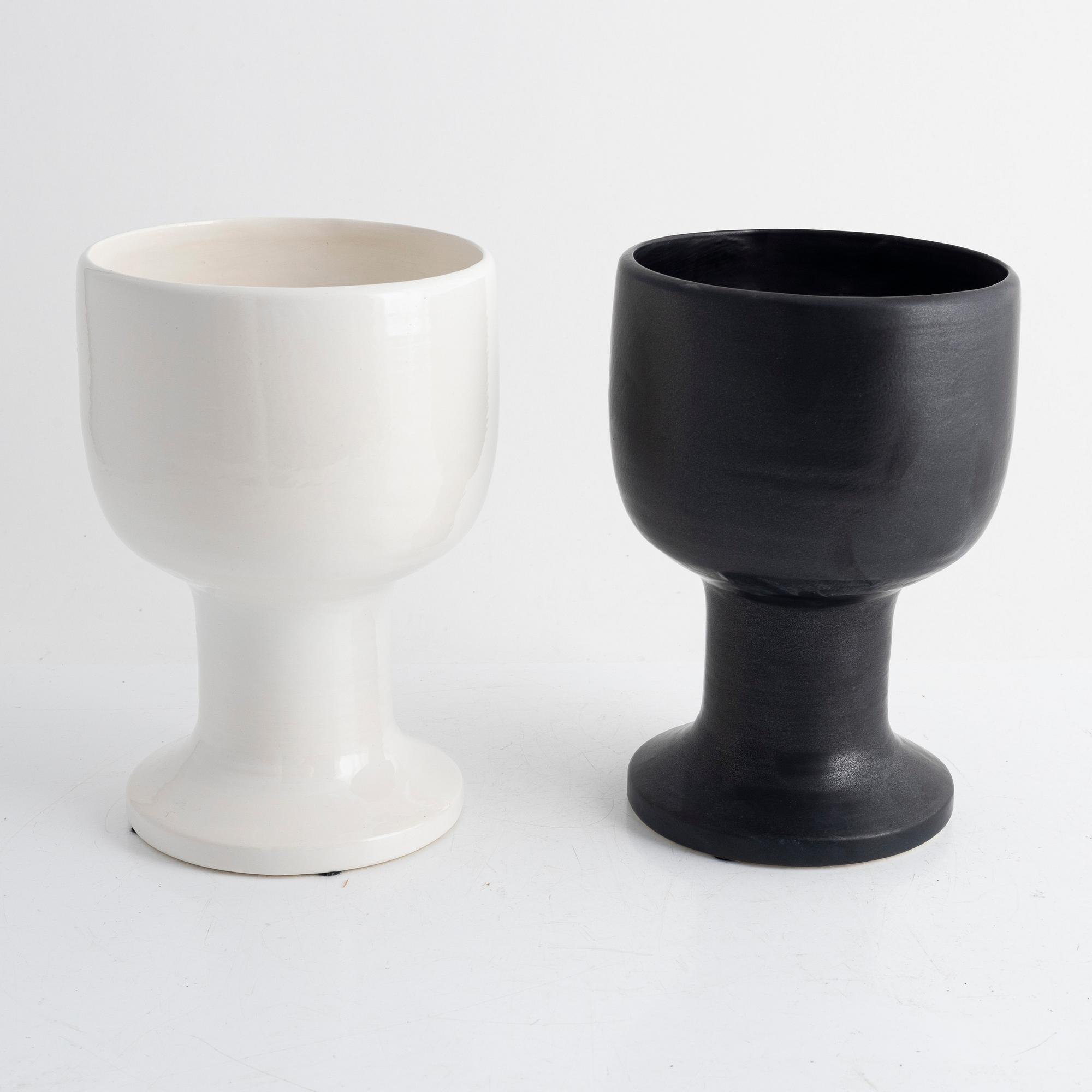 Lisa Larson, ytterfoder, ett par, stengods, Gustavsberg, 1900-talets andra hälft.