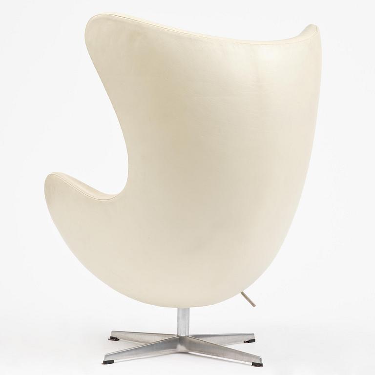 Arne Jacobsen, an "Egg" armchair, Fritz Hansen, Denmark, 2006.
