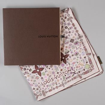 SCARF, Louis Vuitton.