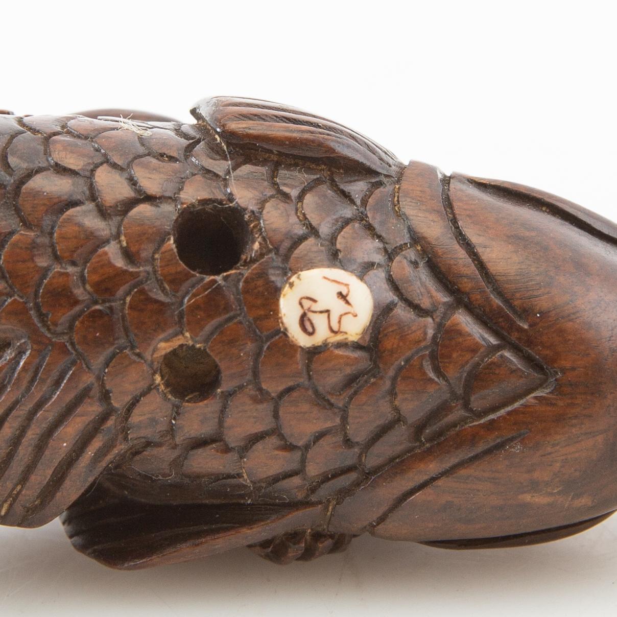 Netsuke, tre stycken, buxbom. Japan, 1900-tal.