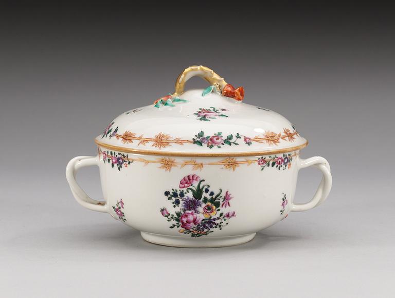 A famille rose equelle with cover, Qing dynasty, Qianlong (1736-95).