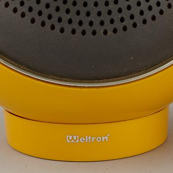 A 1970's Weltron Radio with speakers.