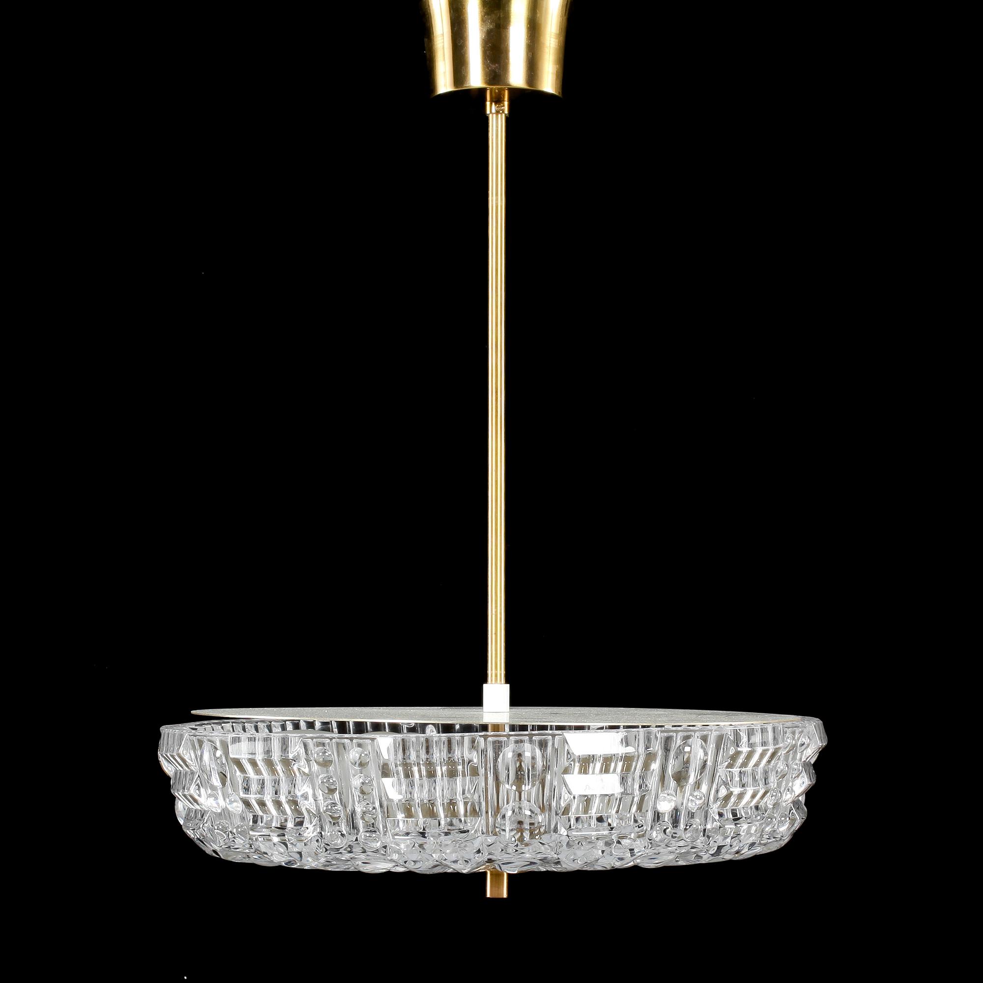 TAKLAMPA, troligen, Orrefors, 1900-talets andra hälft. Höjd 47 cm.