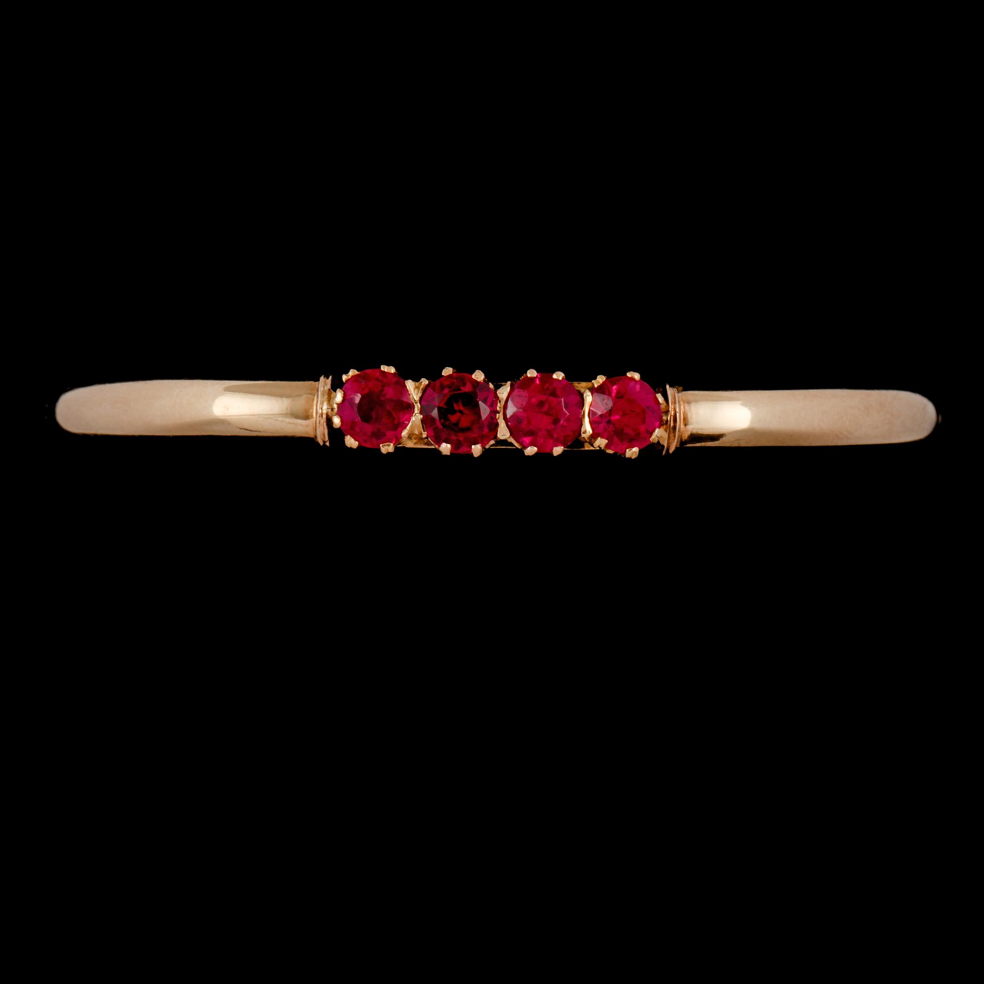 ARMBAND, 14k guld med 4 syntetiska rubiner, utländska stämplar. Vikt 10 g.