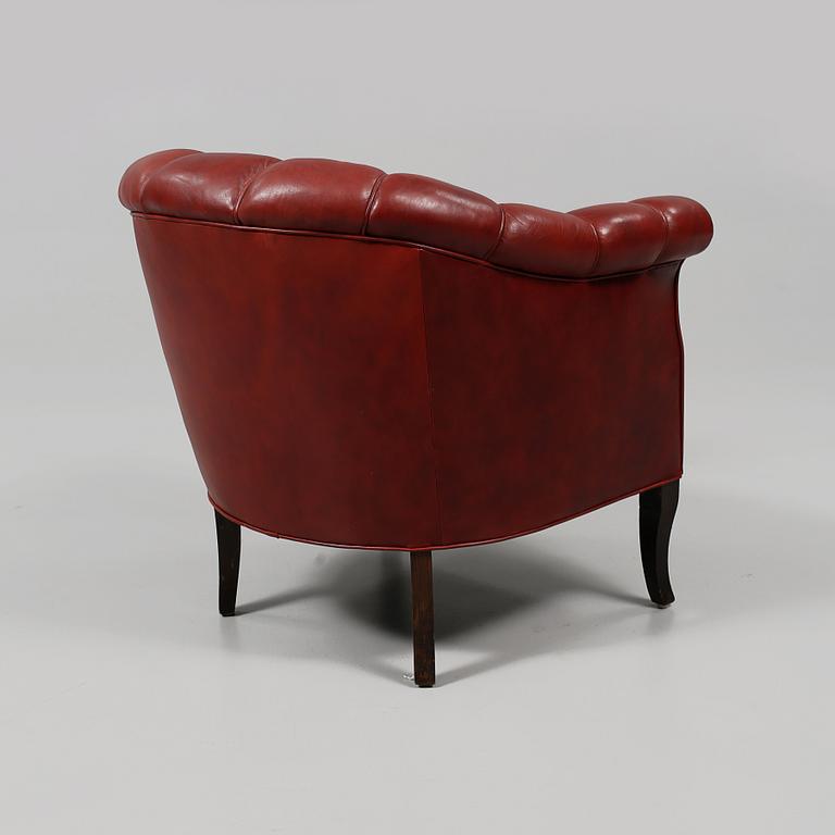 CLUBFÅTÖLJ, chesterfieldmodell, 1900-talets andra hälft.