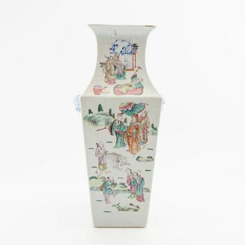 Vase China 20th century porcelain.