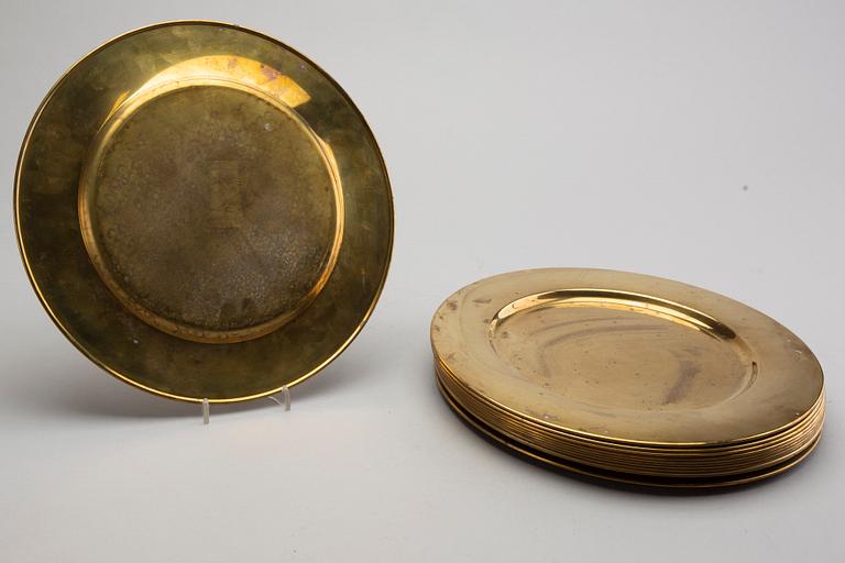 KUVERTTALLRIKAR,11 st,  Stelton, Danmark. (1 omärkt kuverttallrik i mässing medföljer).
