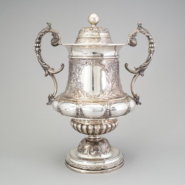 An English 19th century silver urn and cover, mark of John Newton Mappin, Mappin & Webb, London 1895.