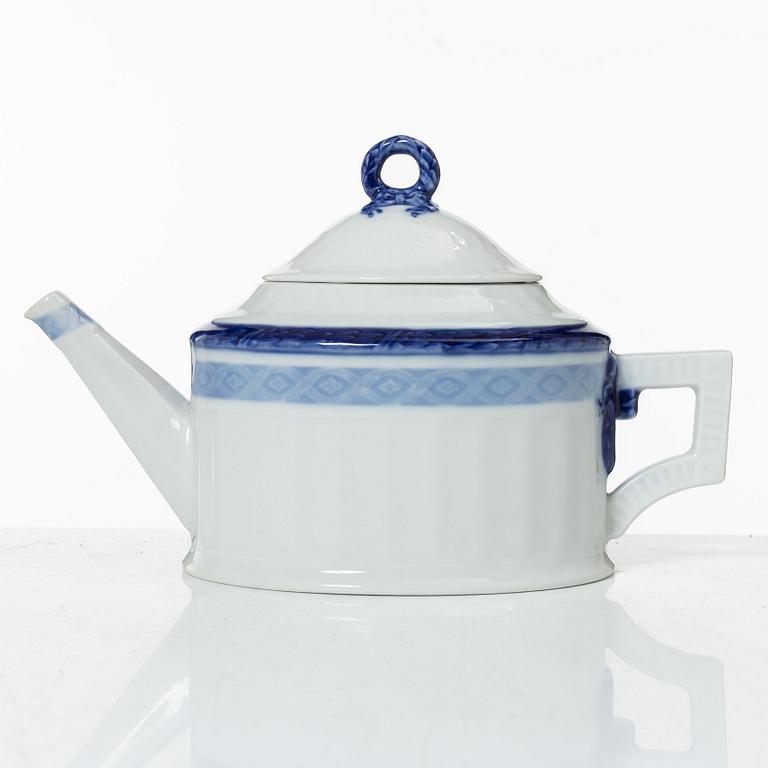 Arnold Krogh, service, 38 pieces, porcelain, "Blue Fan", Royal Copenhagen, Denmark.