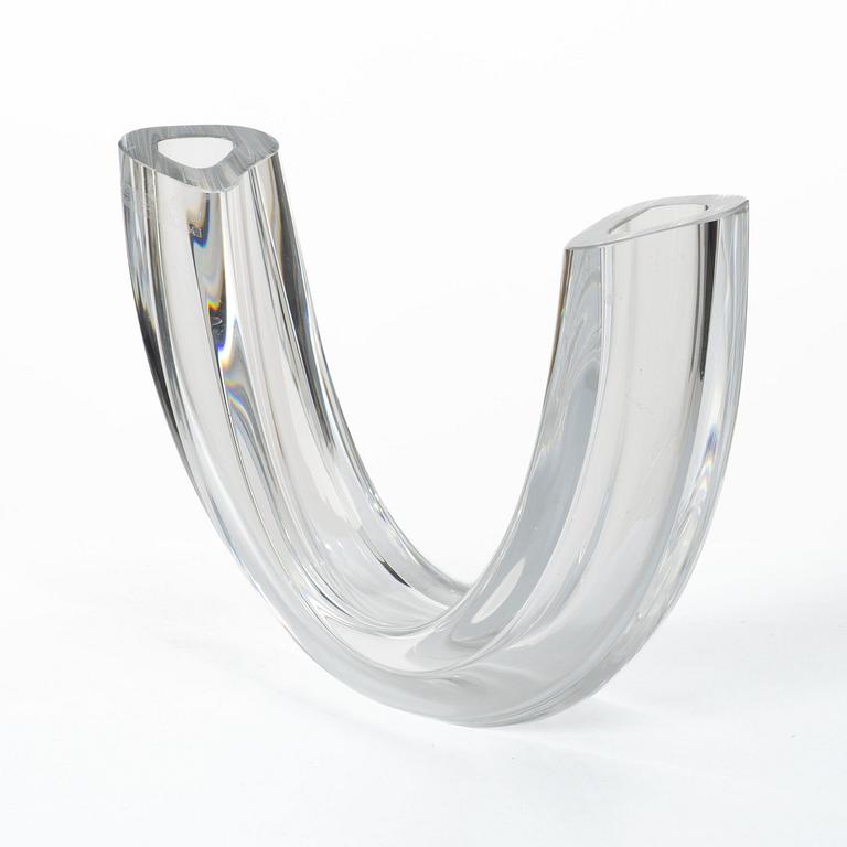 Göran Wärff, A vase / sculpture in clear glass. Signed.