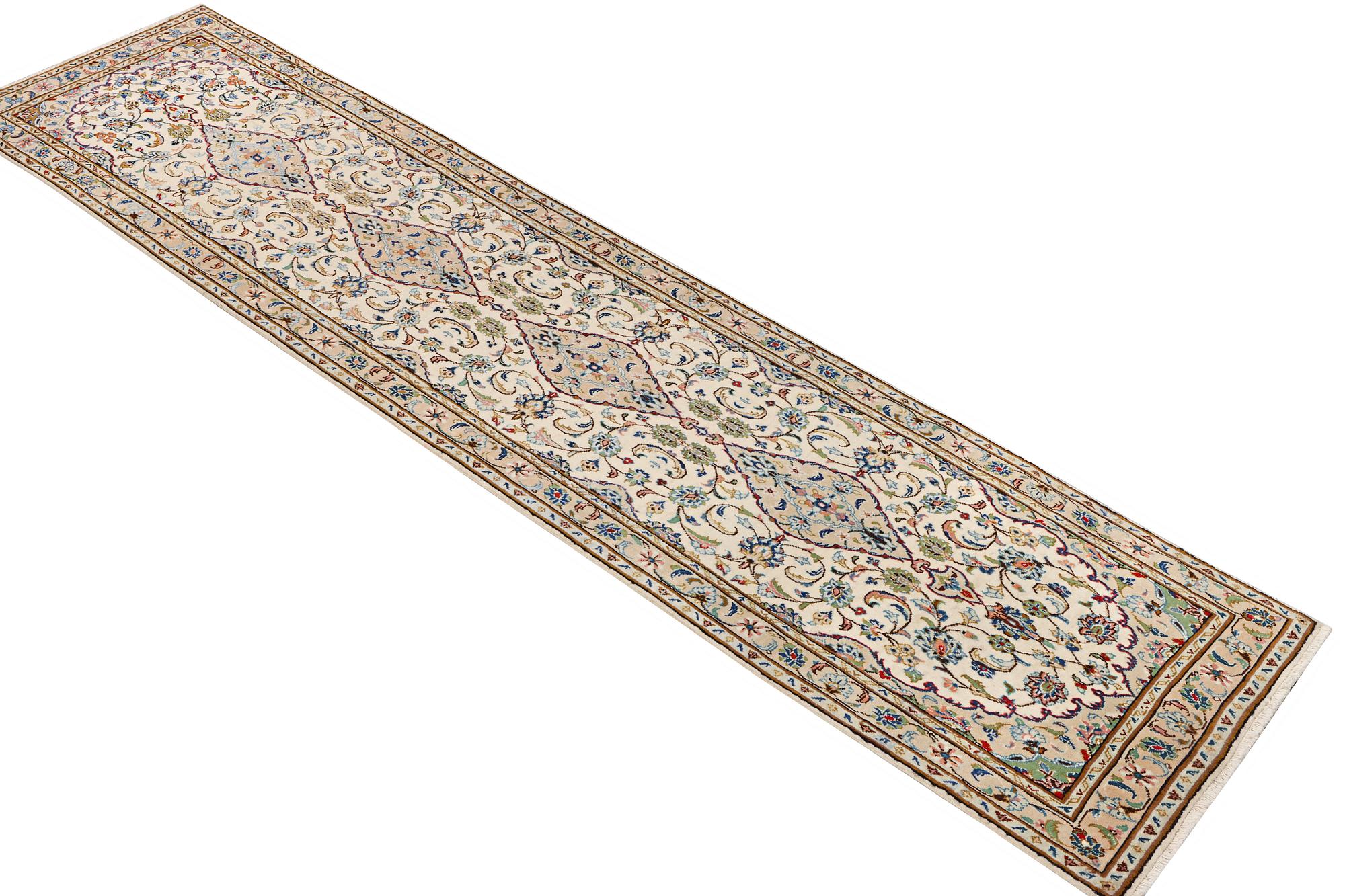 A Kashan runner carpet, c. 344 x 81 cm.