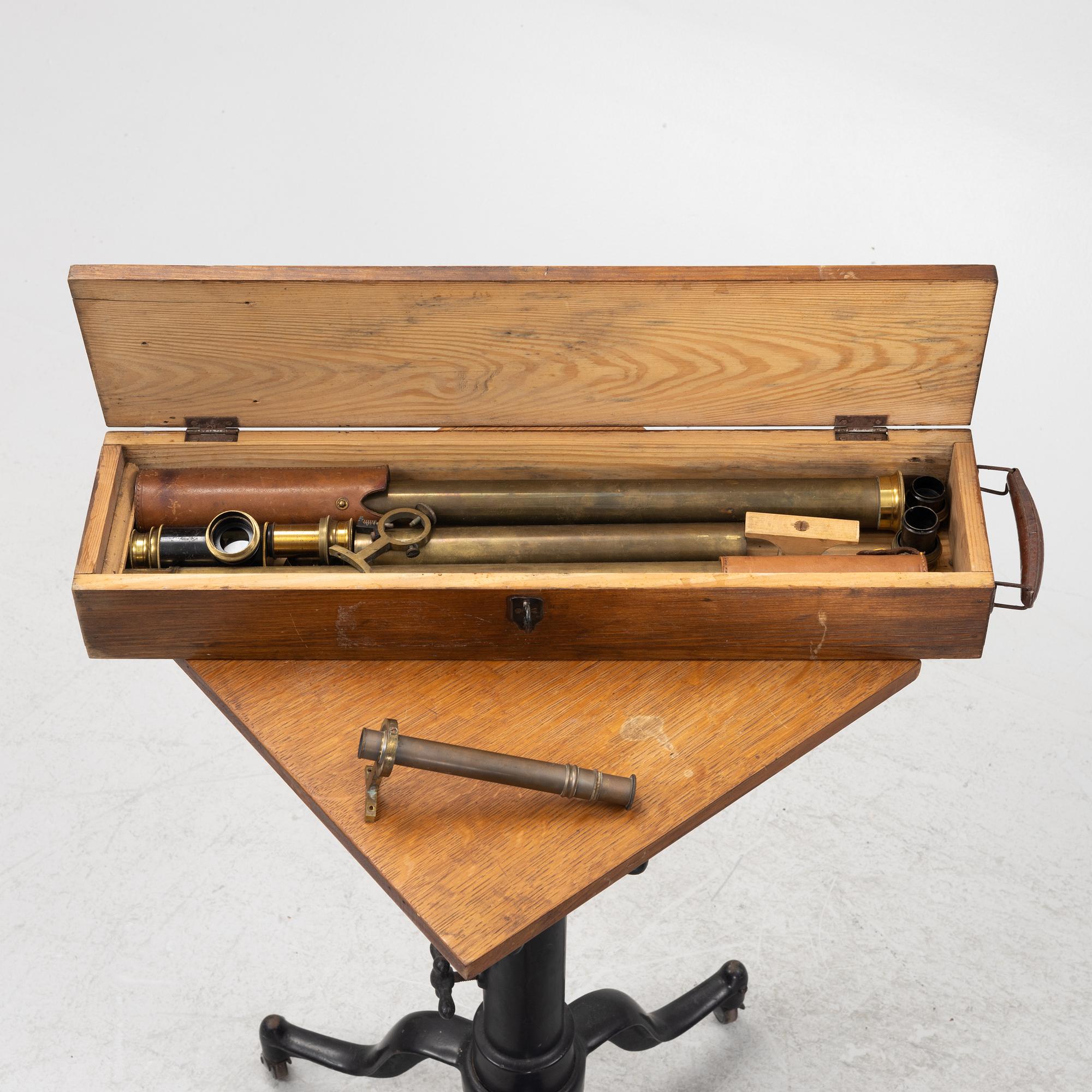 A telescope, A. Bardou, Paris, around the year 1900.