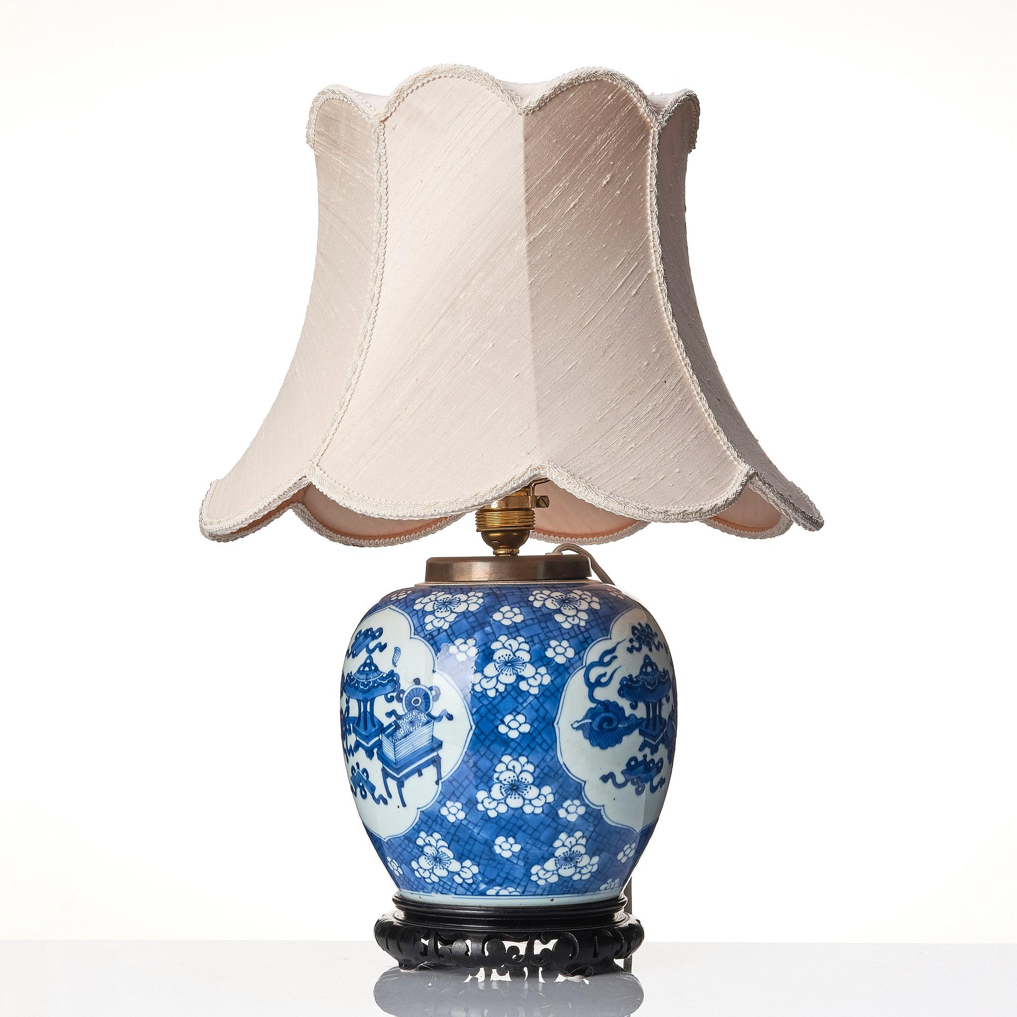 Kruka, porslin. Qingdynastin, Kangxi (1662-1722).