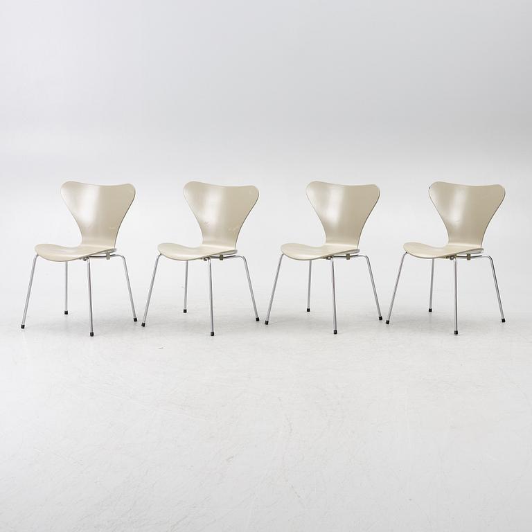Arne Jacobsen, Four "Sjuan" chairs, Fritz Hansen, Denmark.