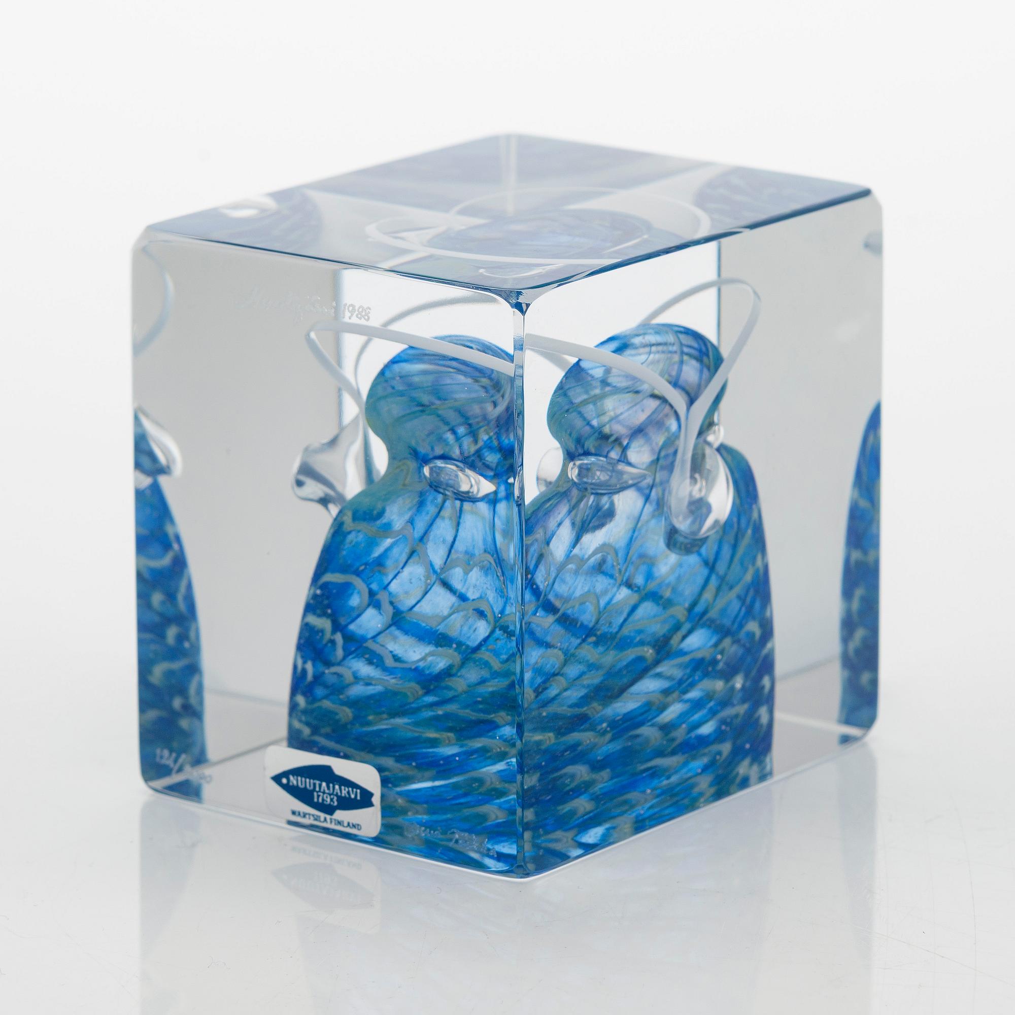 Oiva Toikka, annual glass cube 1988, signed Oiva Toikka Nuutajärvi 1988, 121/2000.