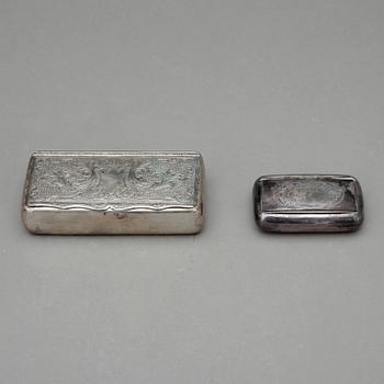 SNUSDOSOR, 2st, silver, bland annat Frans Holm & Co, Göteborg, 1878. Vikt ca 183g.