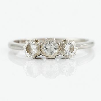 Ring, platinum with three brilliant-cut diamonds.