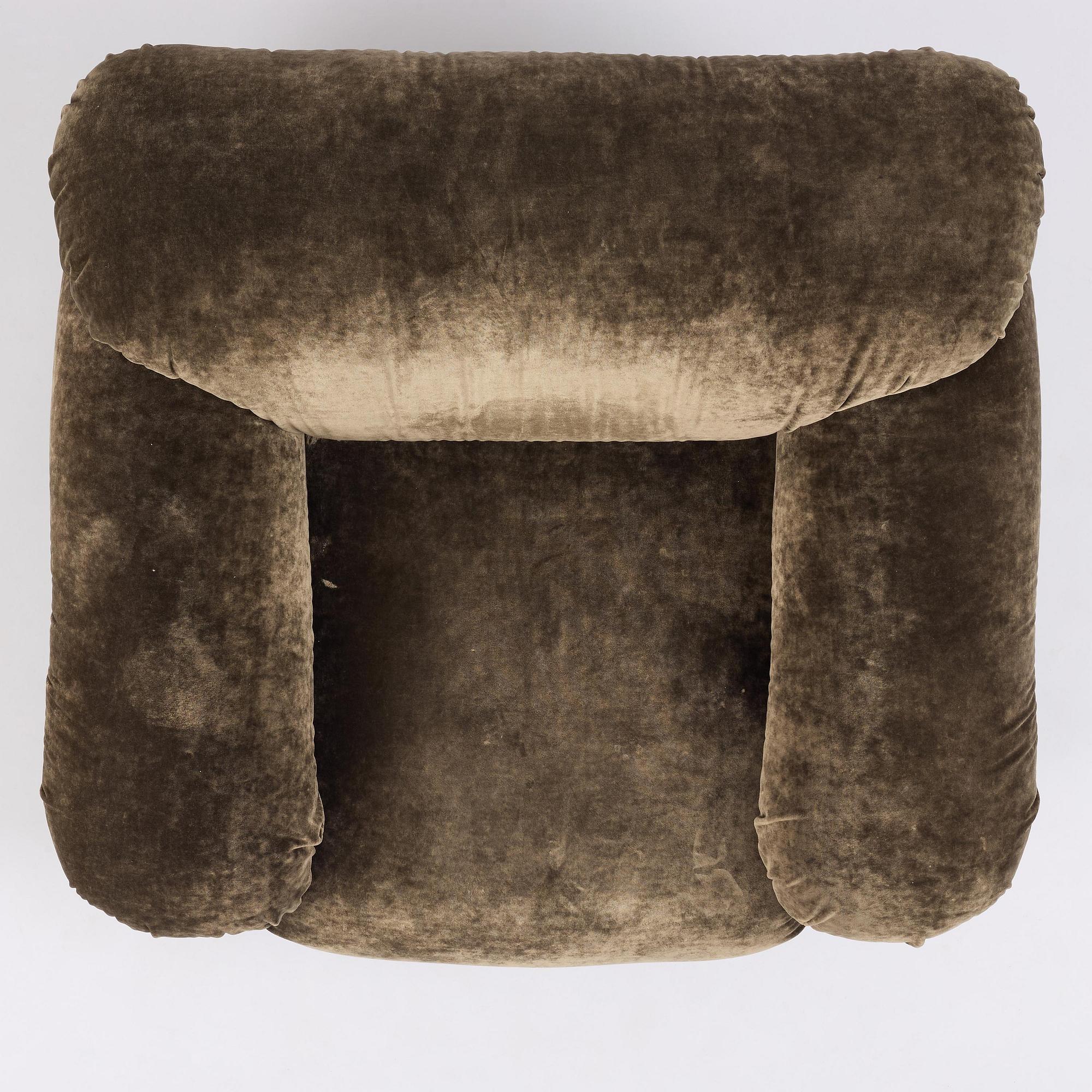 Gianfranco Frattini, a pair of "Sesann" armchairs, Tacchini, Italy, post 2015.