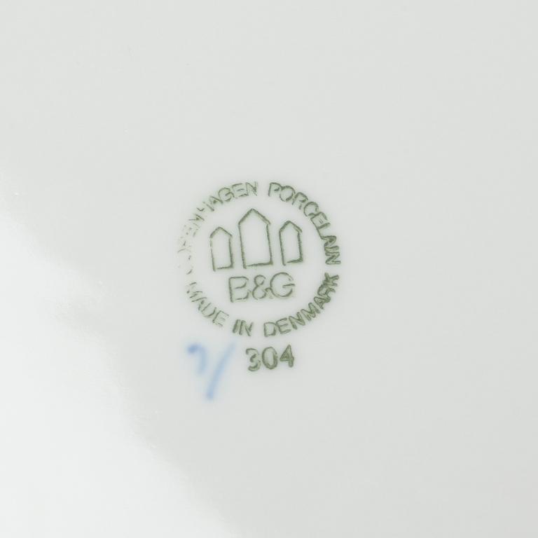 29 pieces of porcelain tableware from Bing & Gröndahl, model "Empire", second half of the 20th century.