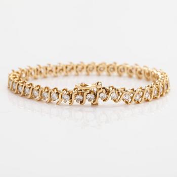 Tennisarmband, 14K guld med briljantslipade diamanter.