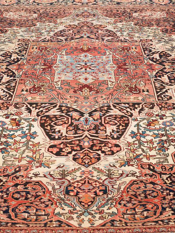 CARPET. Antique Sarouk.  349 x 258 cm.