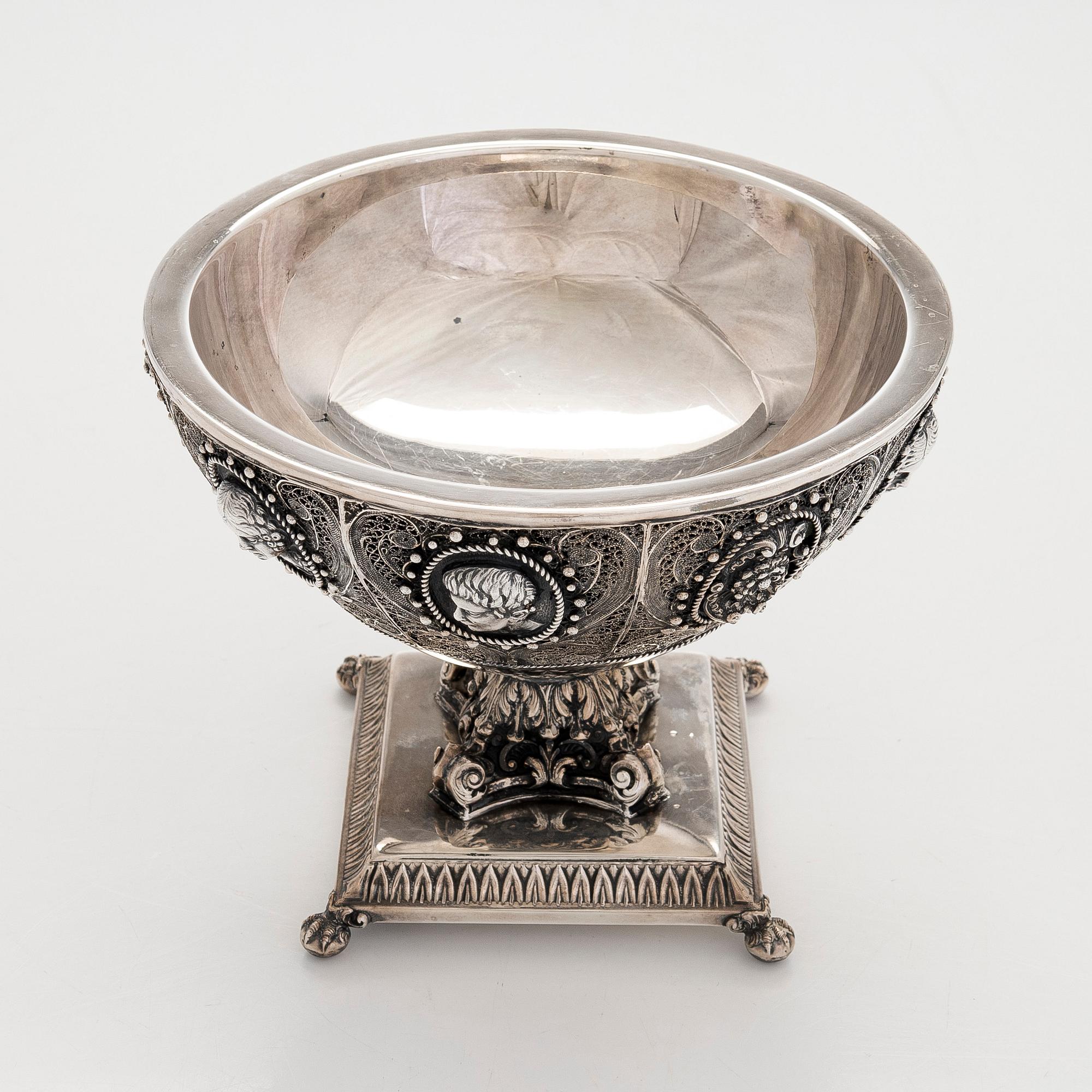 Skål på fot, silver, Spanien, efter 1934.