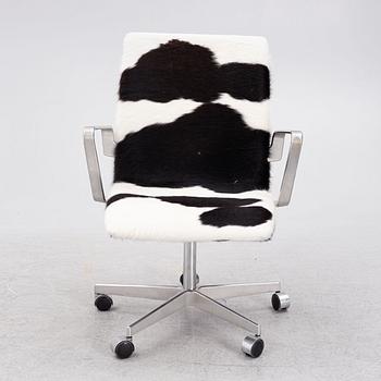 Arne Jacobsen, an 'Oxford' chair, Republic of Fritz Hansen, dated 2008.