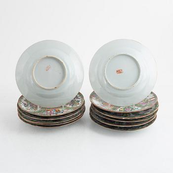 A set of twelve Chinese Canton porcelain plates, 20th century.