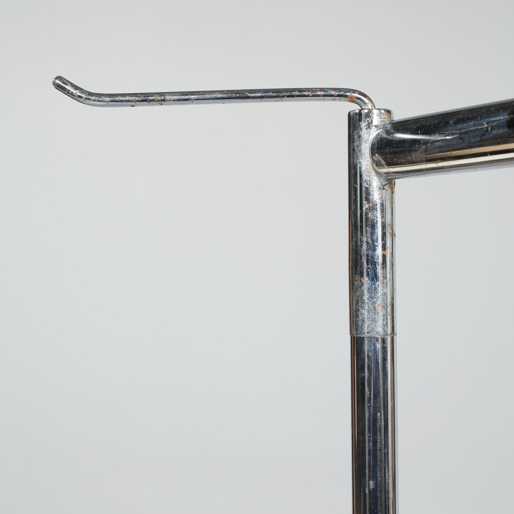 KLÄDHÄNGARE, omkring 1900-talets mitt.