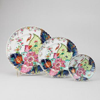A part 'Tobacco leaf' porcelain service, Mottahedeh Collection, 20th century.