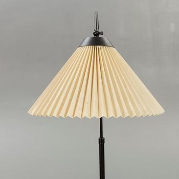 Golvlampa, metall, 1940-tal, le klint skärm.